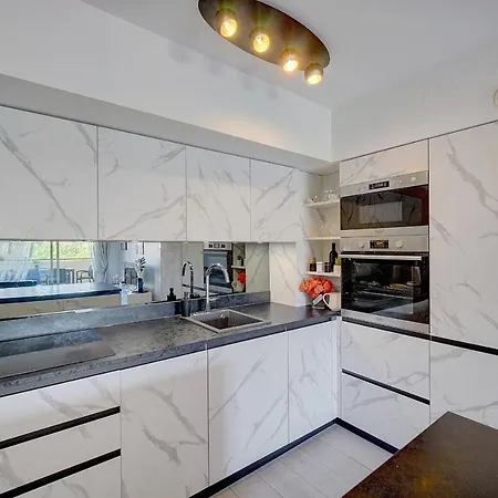 Immogroom - 2 Br- Bright - Terrace - Wifi - Air Conditioning *