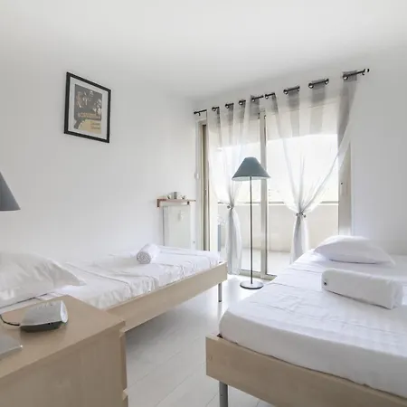 Immogroom - 2 Br- Bright - Terrace - Wifi - Air Conditioning Apartment