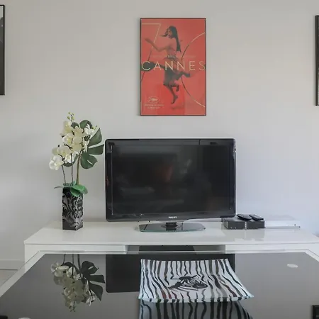 Immogroom - 2 Br- Bright - Terrace - Wifi - Air Conditioning Apartment